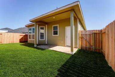 Main picture of 15422 Sailpoint Ln