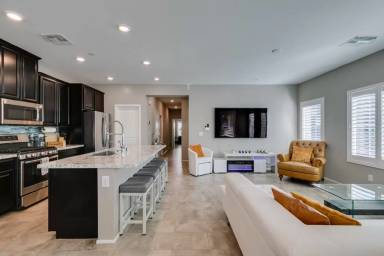 Main picture of 545 Teovani St