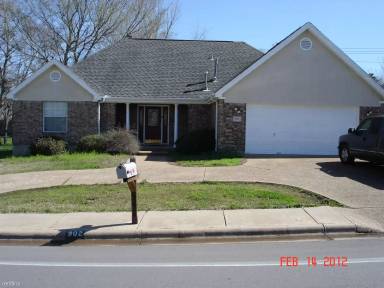 Main picture of 902 Holleman Dr
