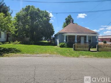 Main picture of 1 17th St SE