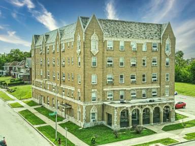 Main picture of 2017 E Linwood Blvd
