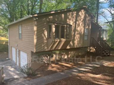 Main picture of 221 Rustic Ridge Dr NE