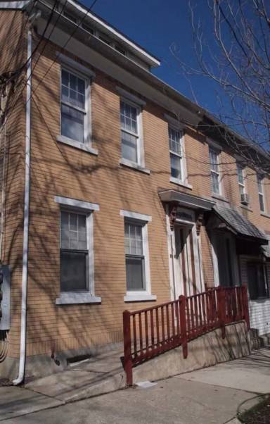 Main picture of 717 Center St