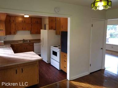 Main picture of 424 S Lashley Ln