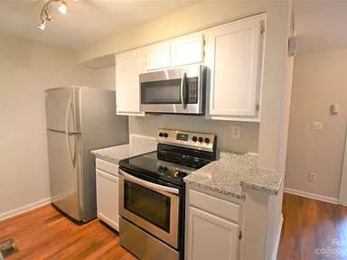 Main picture of 1319 Maple Shade Ln