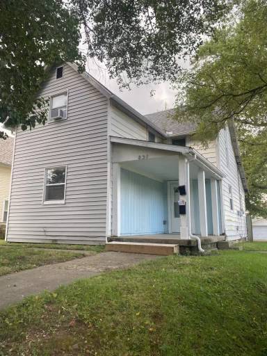 Main picture of 831 S Webster St