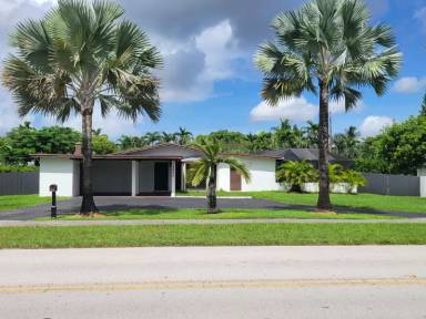 Main picture of 10605 SW 112th St