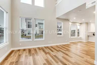 Main picture of 1044 S High Ridge Rd