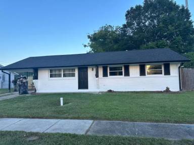 Main picture of 1900 River Oaks Dr