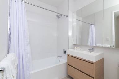 Main picture of 343 Elm St