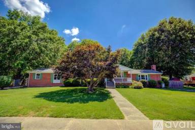 Main picture of 18198 Metro Cir