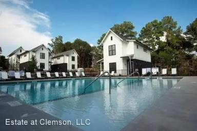 Main picture of 240 Elm St