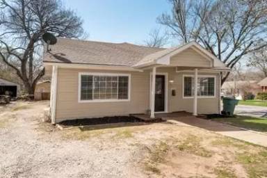 Main picture of 930 W Freeman St