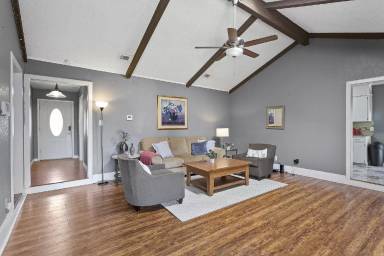 Main picture of 1401 Country Manor Rd