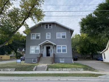 Main picture of 264 College St SE