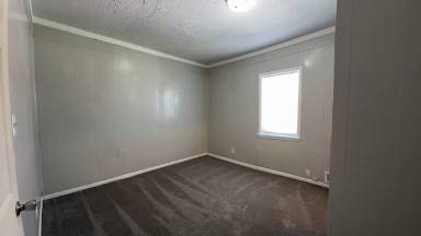 Main picture of 1521 1/2 E Kirby Ave
