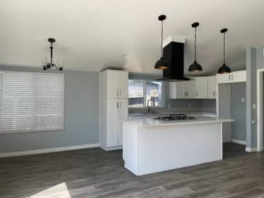 Main picture of 510 W Woodcrest Ave