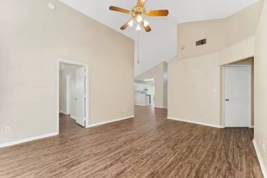 Main picture of 7475 Marseille Cir