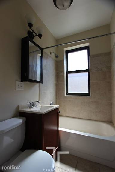 Main picture of 427-33 W Belden Ave