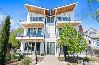 Main picture of 325 N Emerson St