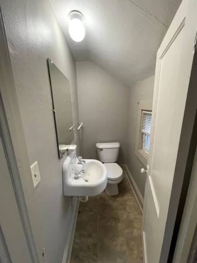 Main picture of 438 W 9th Ave