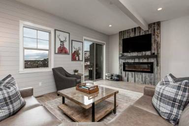 Main picture of 1048 W Cattail Ct
