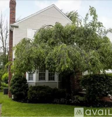 Main picture of 28 University Ct