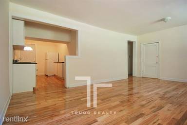 Main picture of 813 W Waveland Ave