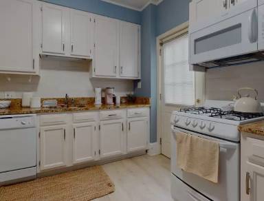 Main picture of 5107 Roland Ave