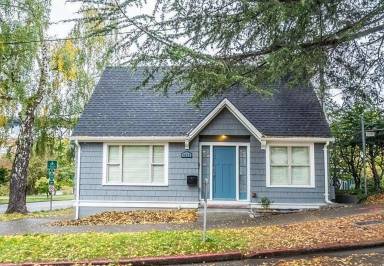 Main picture of 4015 8th Ave NE