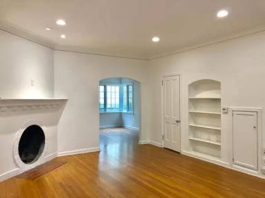 Main picture of 132 S Roxbury Dr