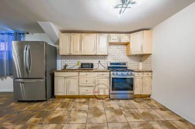 Main picture of 1637 Mahan Ave