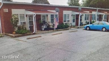 Main picture of 133 N Poplar St