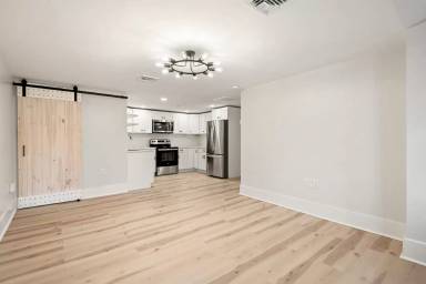 Main picture of 10 S Decatur St