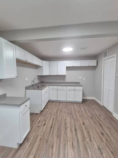 Main picture of 2815 W Harrison St
