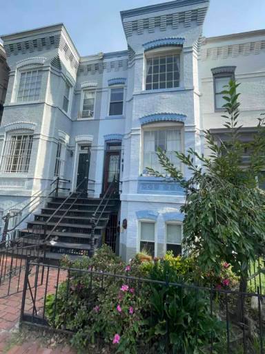 Main picture of 726 F St NE