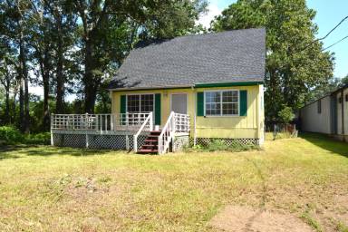 Main picture of 7880 Sharon Dr