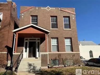 Main picture of 4909 Terry Ave