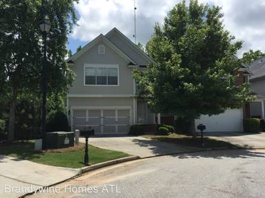 Main picture of 651 Lakes Cir