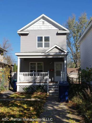 Main picture of 724 Washington St
