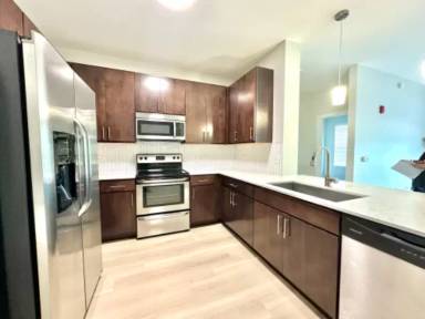 Main picture of 450 Warrenville Rd