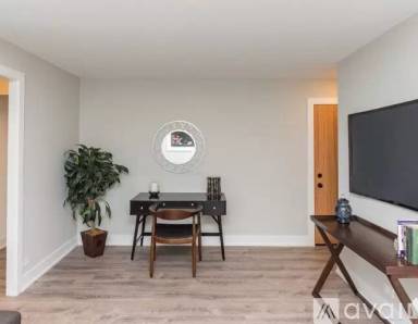 Main picture of 530 W Surf St