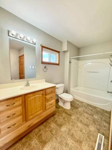 Main picture of 415 7th Ave NE