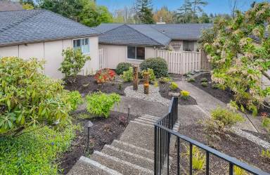 Main picture of 32 Condolea Dr