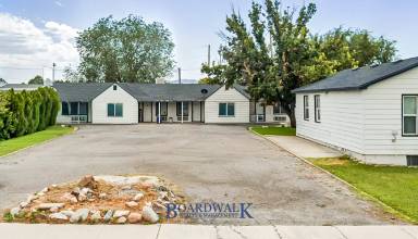 Main picture of 136 E Main St