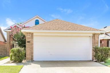 Main picture of 6924 Aston Dr