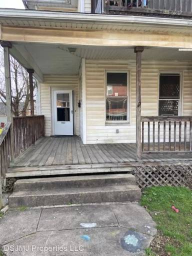 Main picture of 902 Swann St