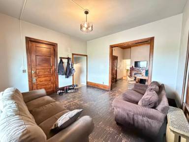 Main picture of 529 W 4th St