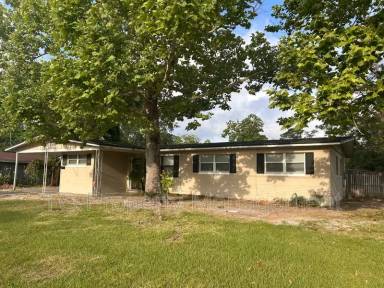 Main picture of 2050 Jammes Rd