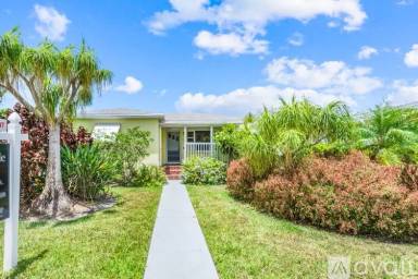 Main picture of 905 N Ocean Breeze